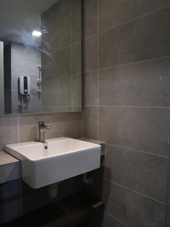 Roxy Sematan Villa & Townhouse 외부 사진